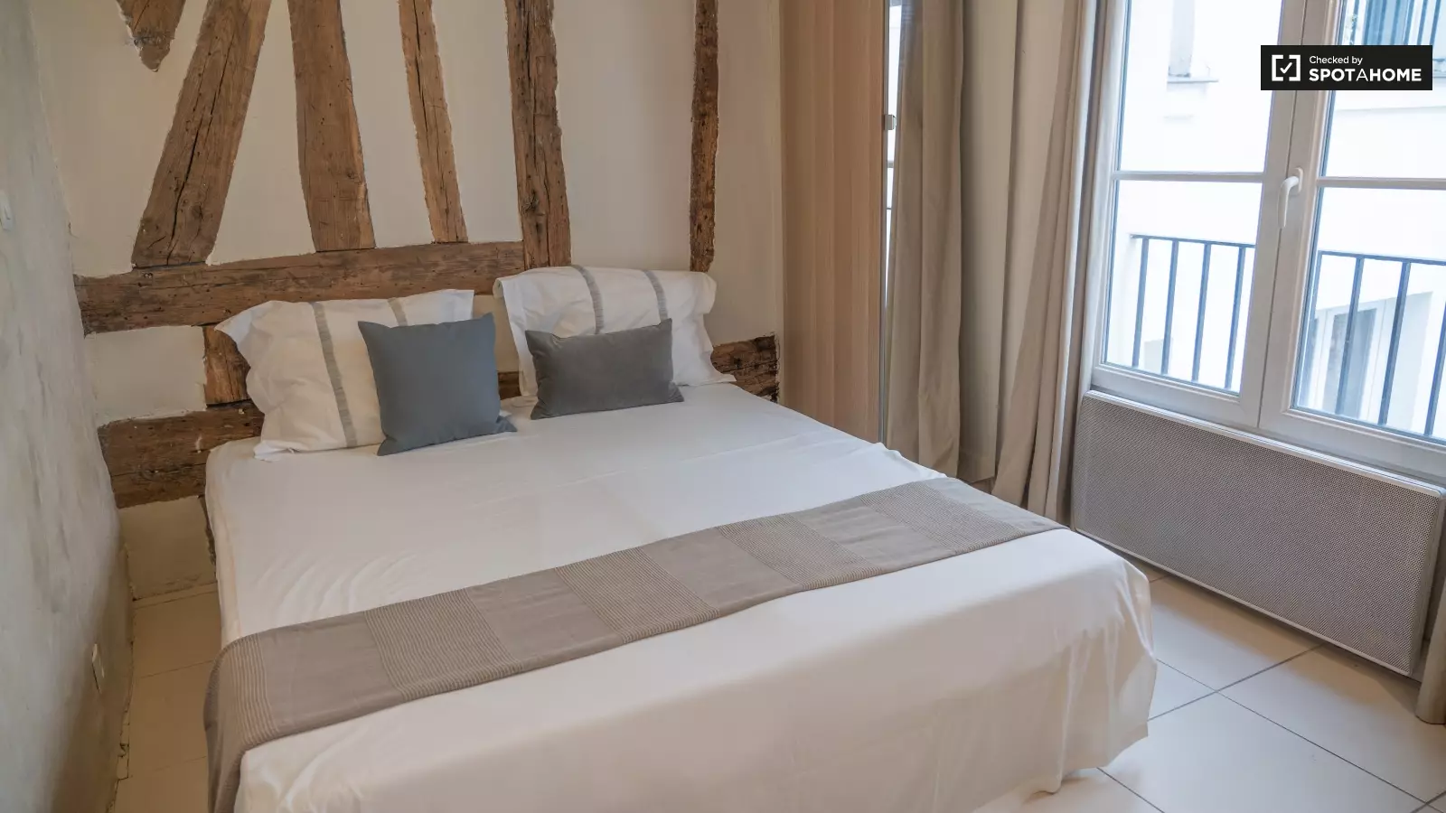 Flat Rue Dauphine in Paris