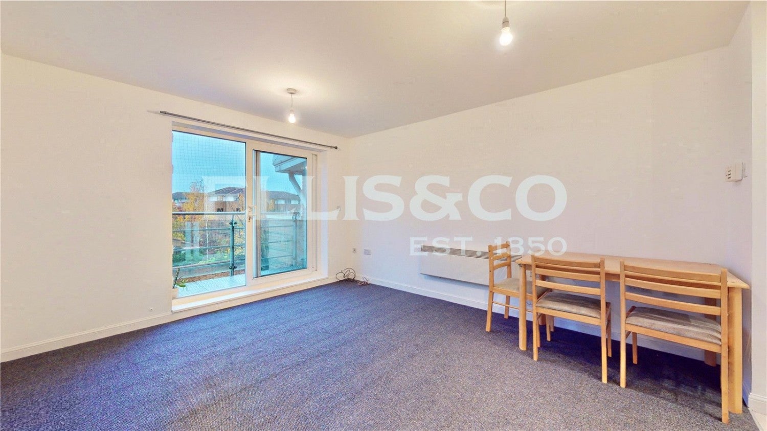 Flat Wellspring Crescent in Greater London