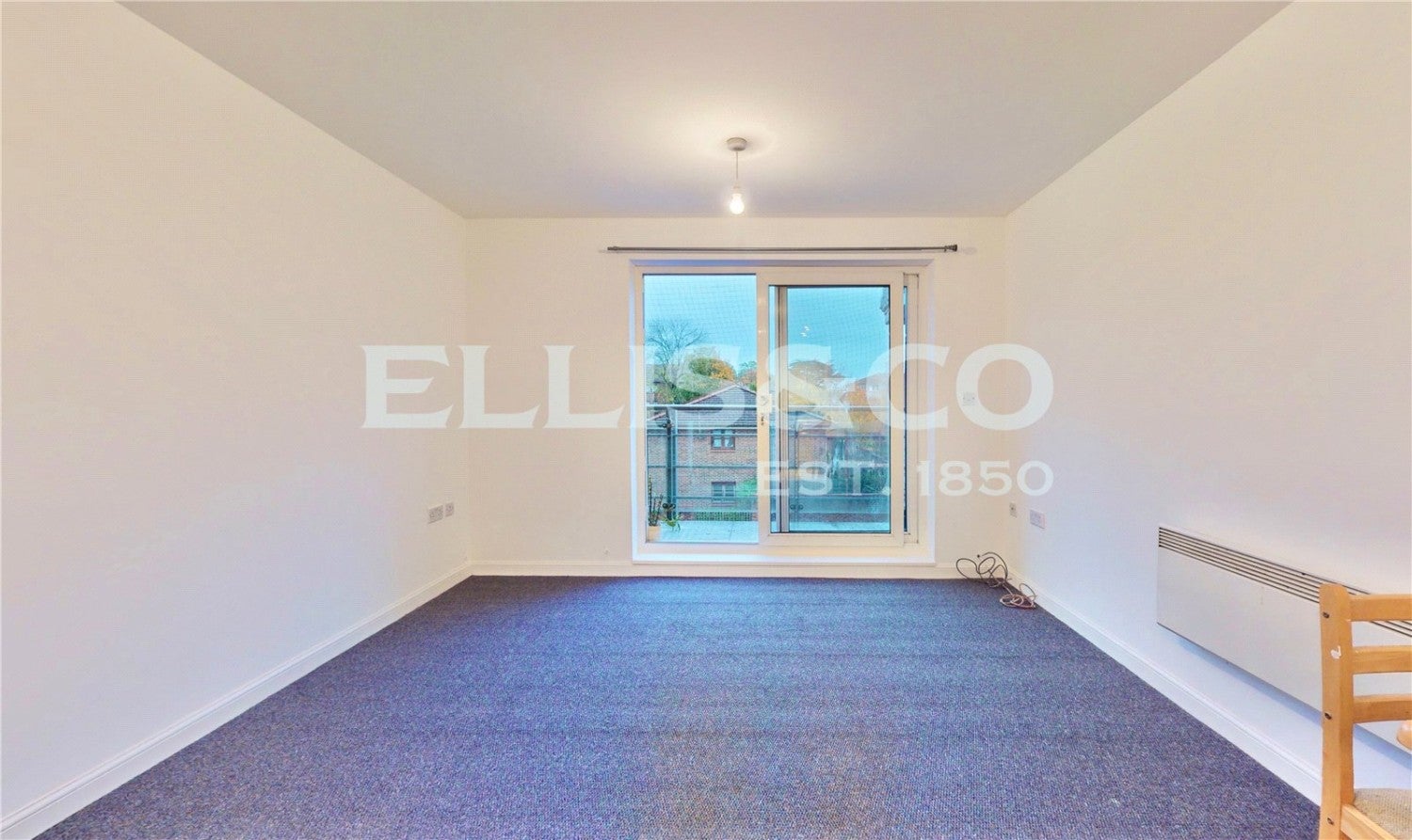 Flat Wellspring Crescent in Greater London