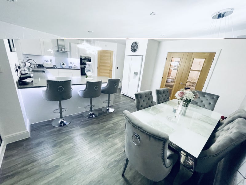 Room Hansom Way in Mid Sussex