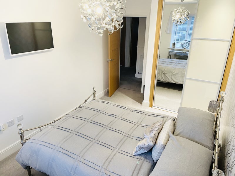 Room Hansom Way in Mid Sussex