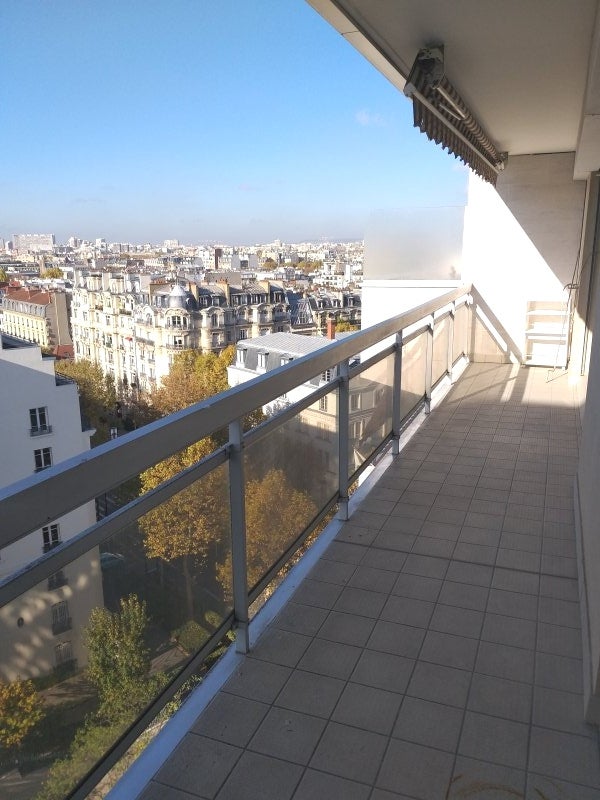 Appartement Rue Gustave Charpentier à Paris