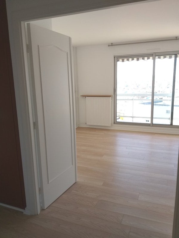 Appartement Rue Gustave Charpentier à Paris