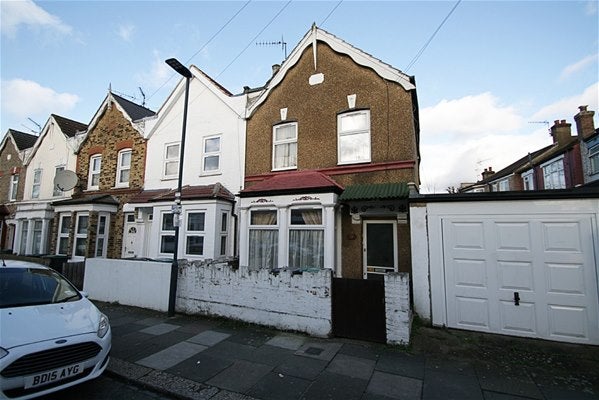 Flat Candler Street in Greater London