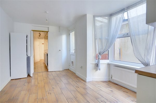 Flat Candler Street in Greater London