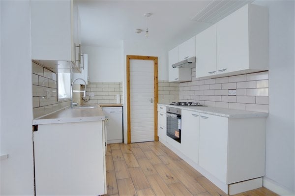 Flat Candler Street in Greater London