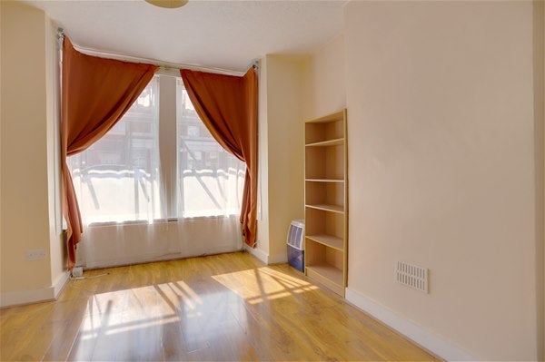 Flat Candler Street in Greater London