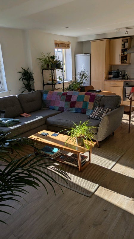 Room Enfield Road in Greater London