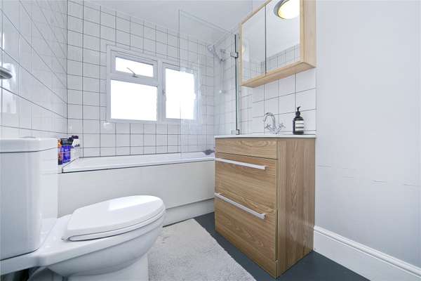 Flat St John's Grove in Greater London