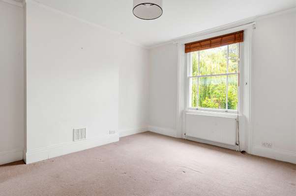 Flat St John's Grove in Greater London