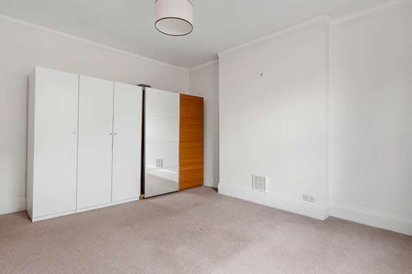 Flat St John's Grove in Greater London