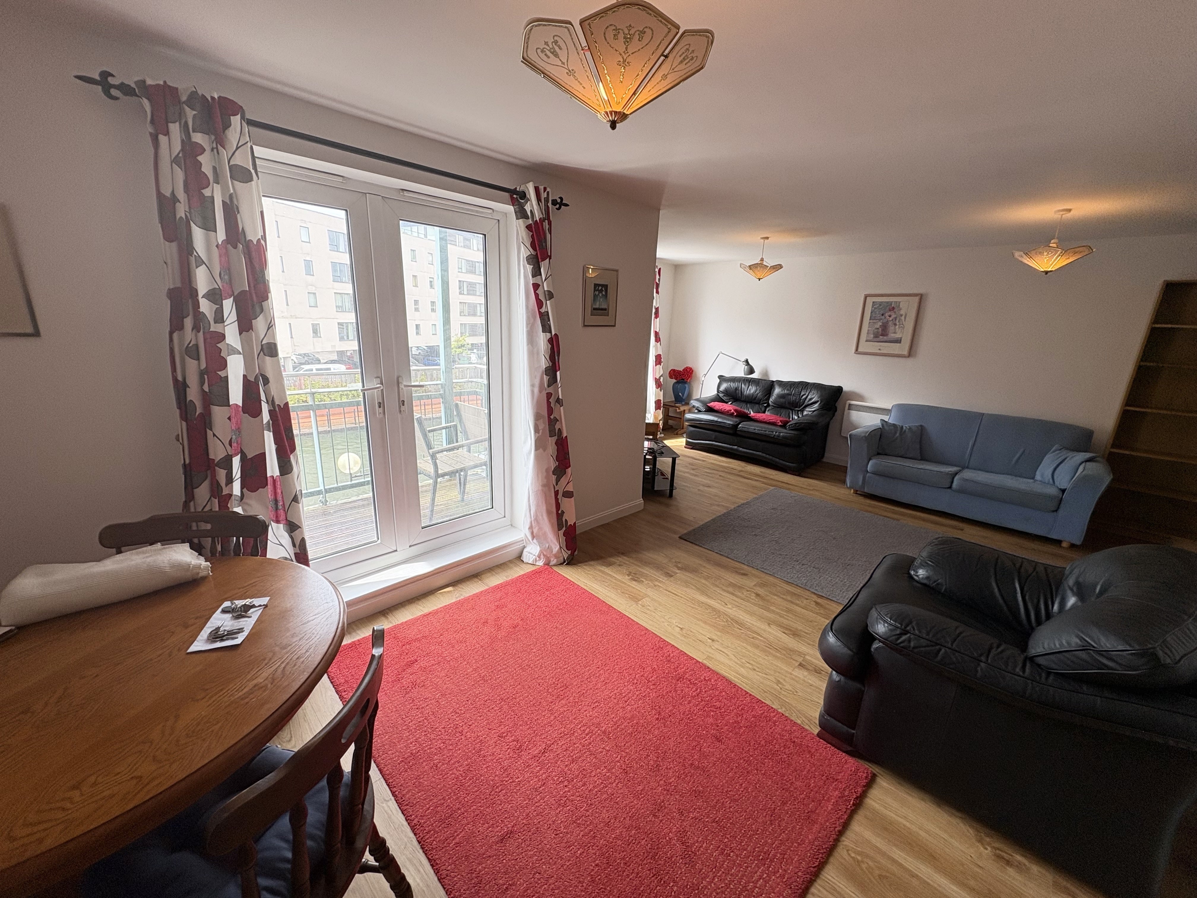 Flat Adventurers Quay in Cardiff
