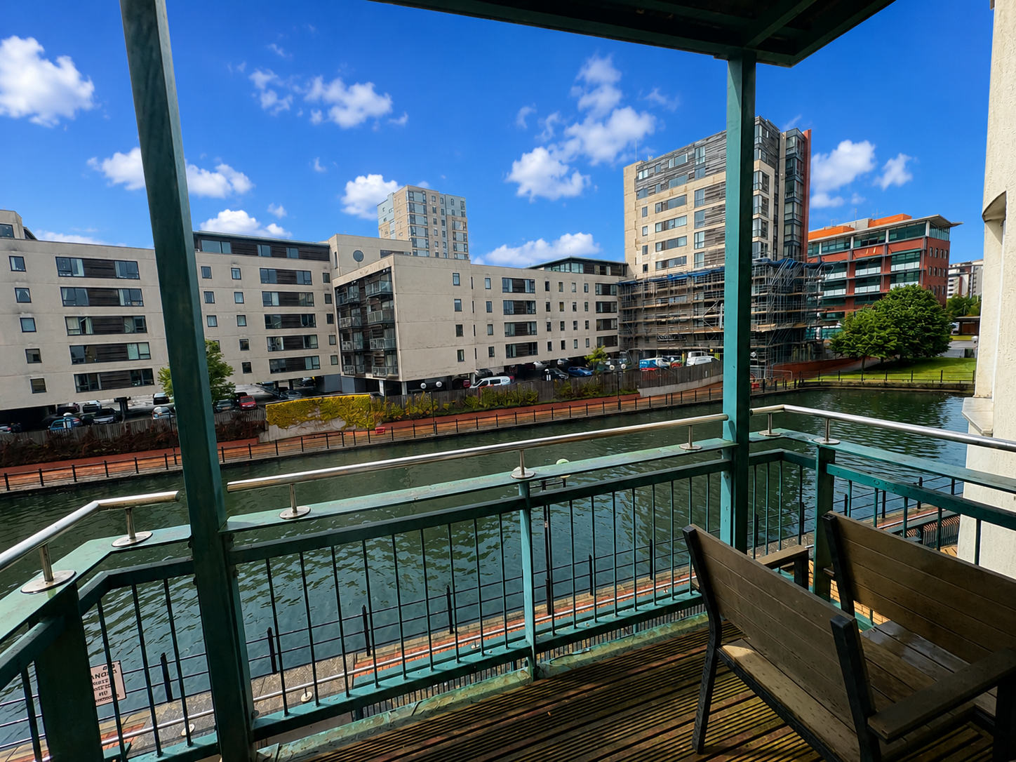 Flat Adventurers Quay in Cardiff