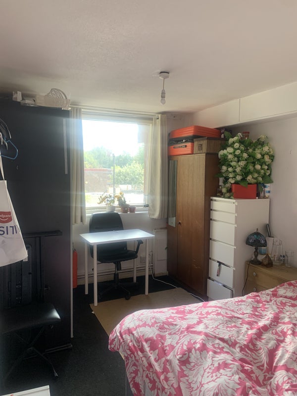 Room Geneva Drive in Greater London