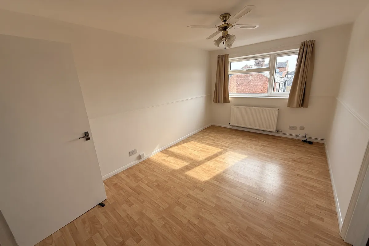 Flat Gloucester Close in Kettering