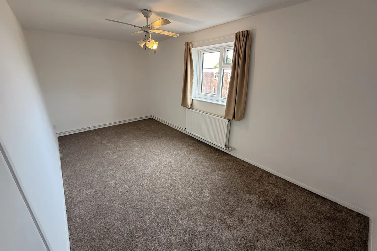 Flat Gloucester Close in Kettering