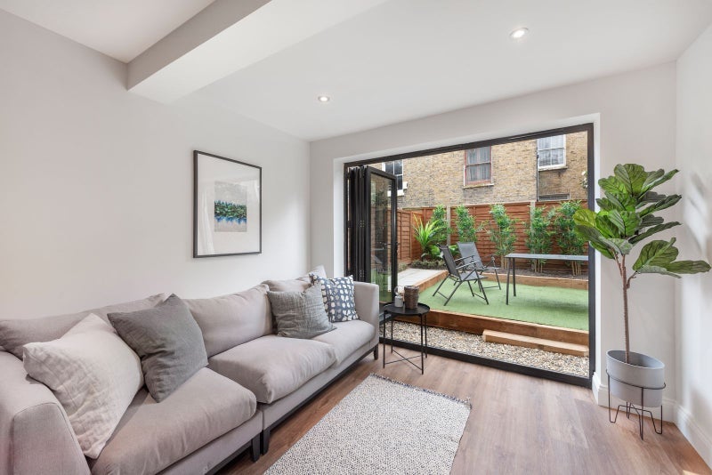 Room Ballater Road in Greater London