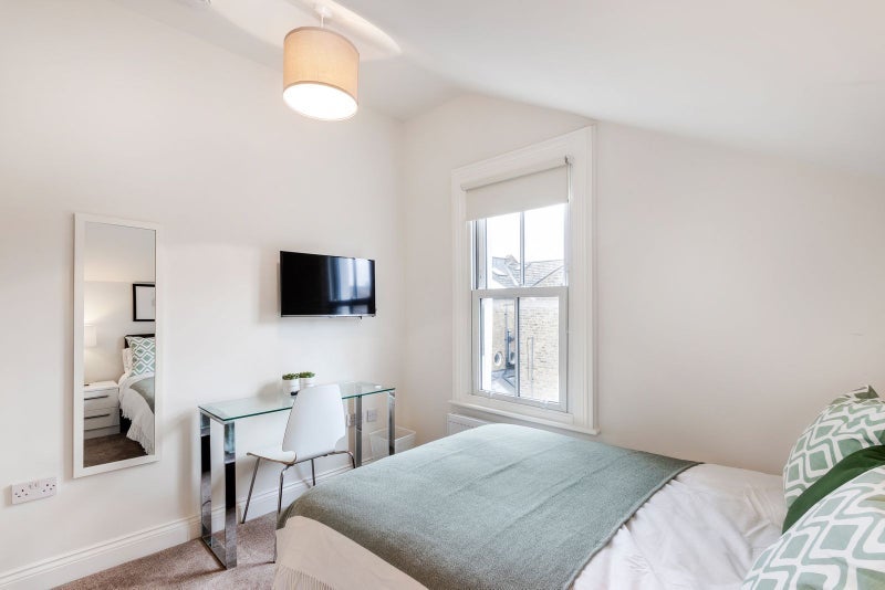 Room Ballater Road in Greater London