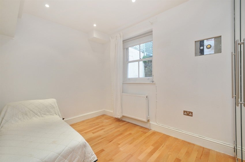Flat Belsize Park Gardens in Greater London