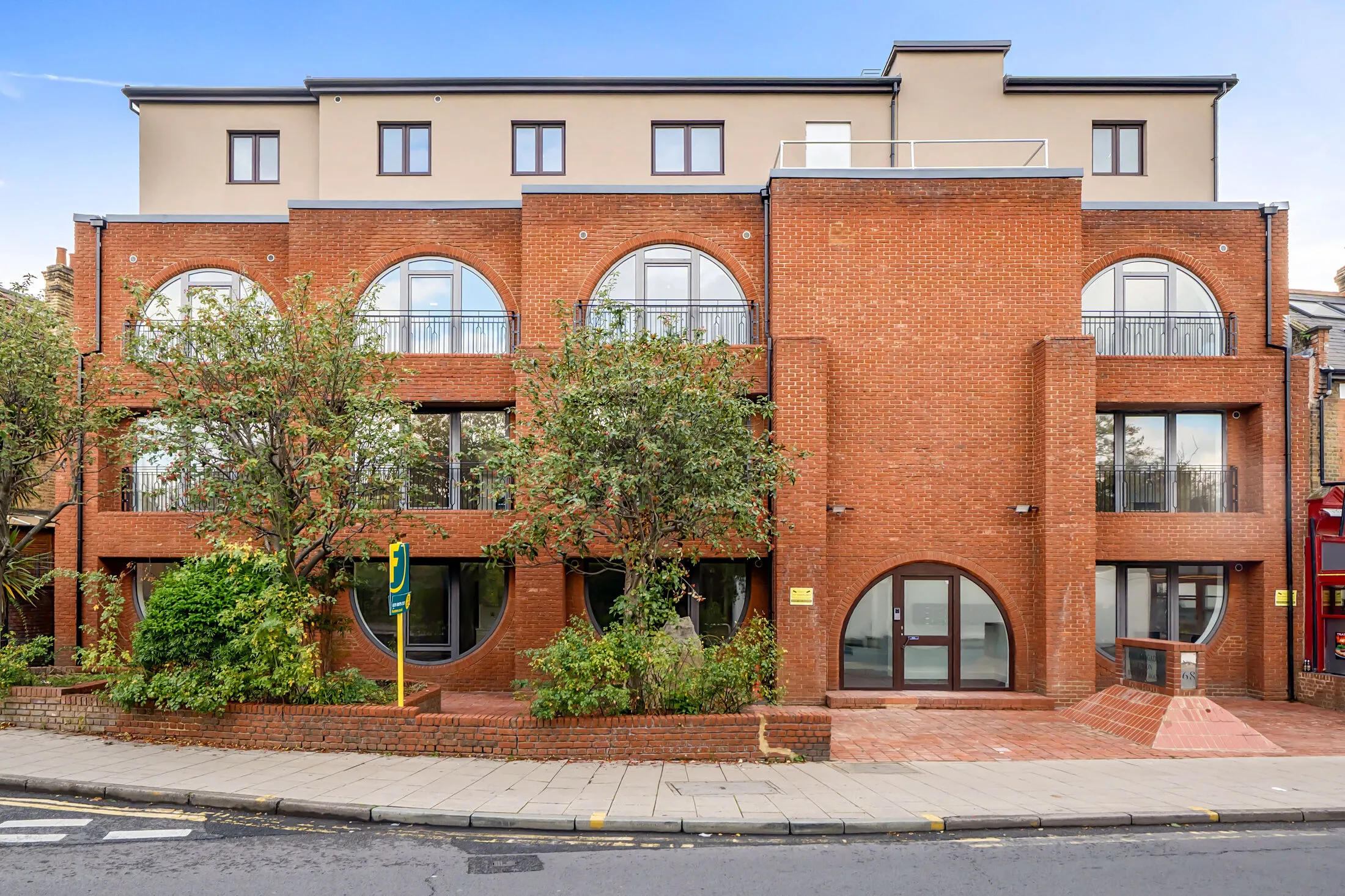 Flat Cobham Road in Greater London