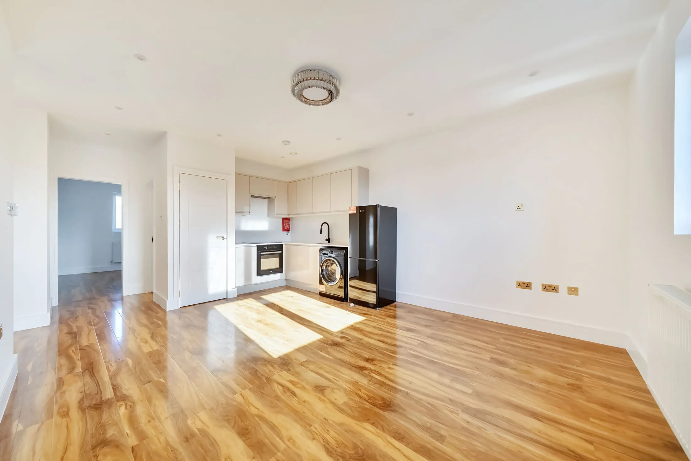 Flat Cobham Road in Greater London