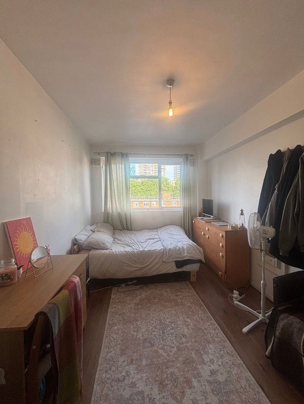 Room Jubilee Street in Greater London