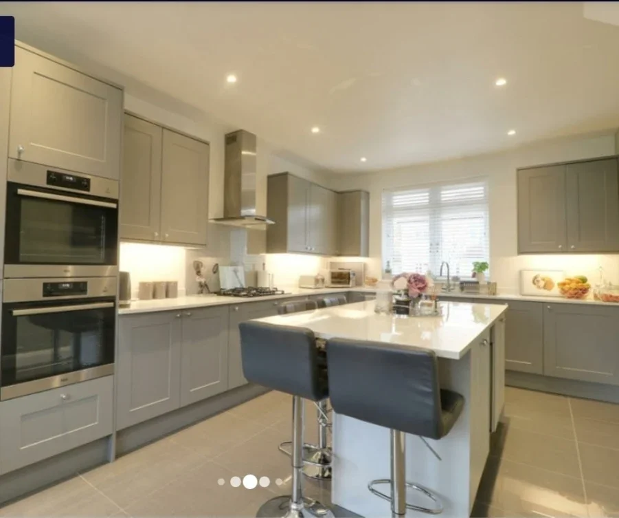Room Ashmour Gardens in Greater London