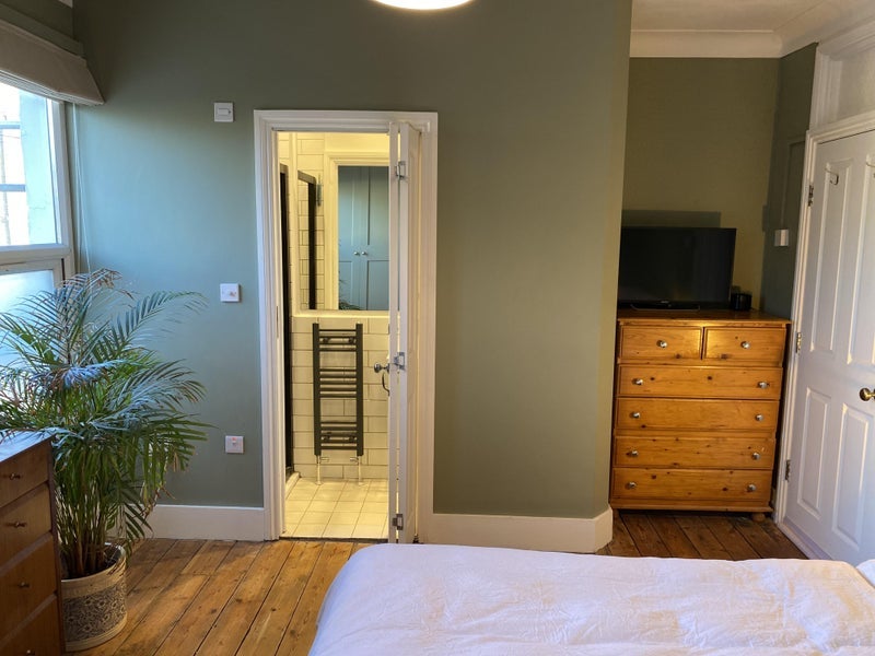 Room Langthorne Road in Greater London