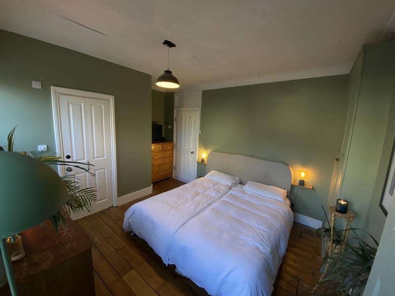 Room Langthorne Road in Greater London