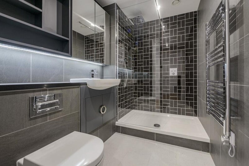 Room Nathan Way in Greater London