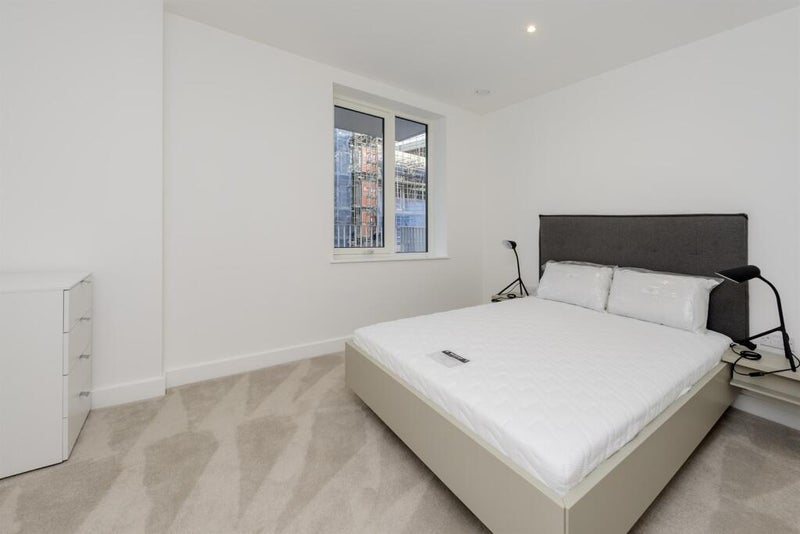 Room Nathan Way in Greater London