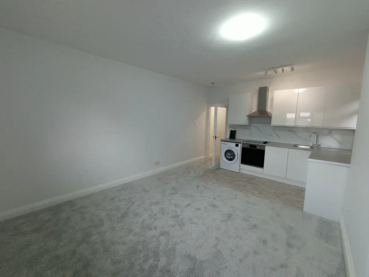 Flat Teignmouth Road in Greater London