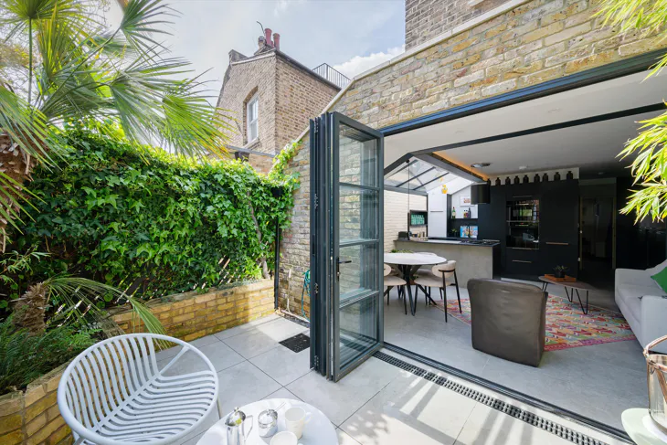 Flat Donaldson Road in Greater London