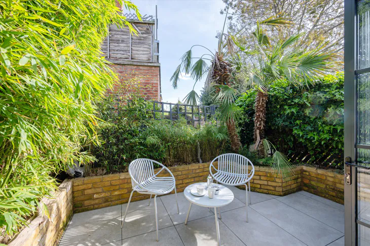 Flat Donaldson Road in Greater London