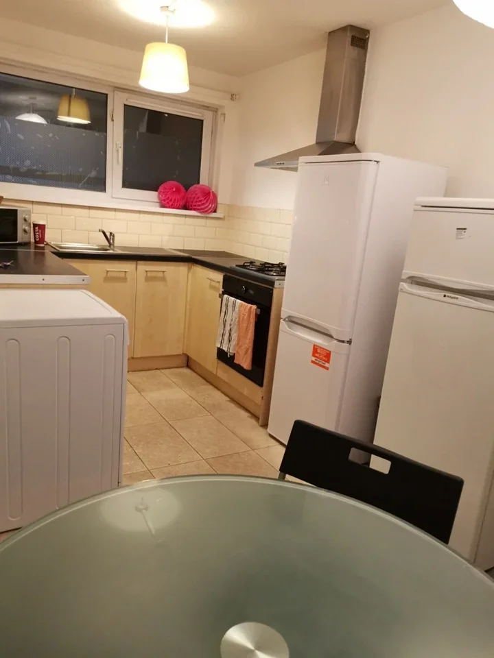 Flat Ollerton Green in Greater London