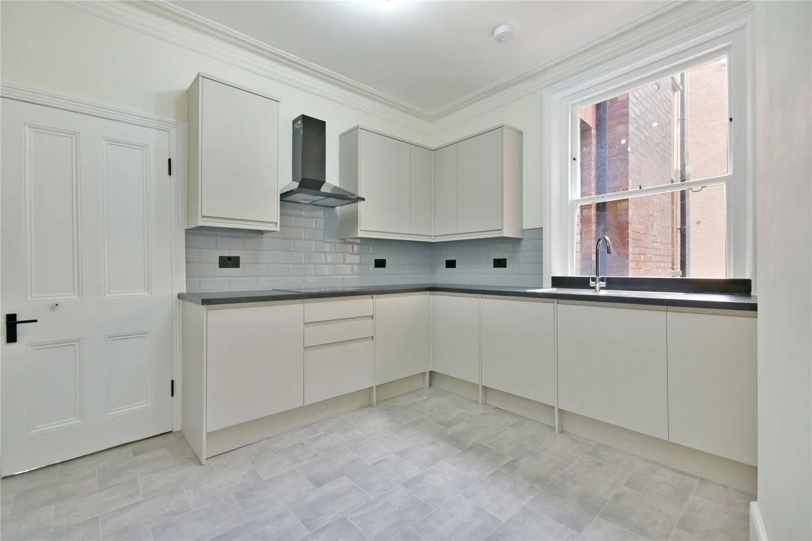 Flat Lyncroft Gardens in Greater London