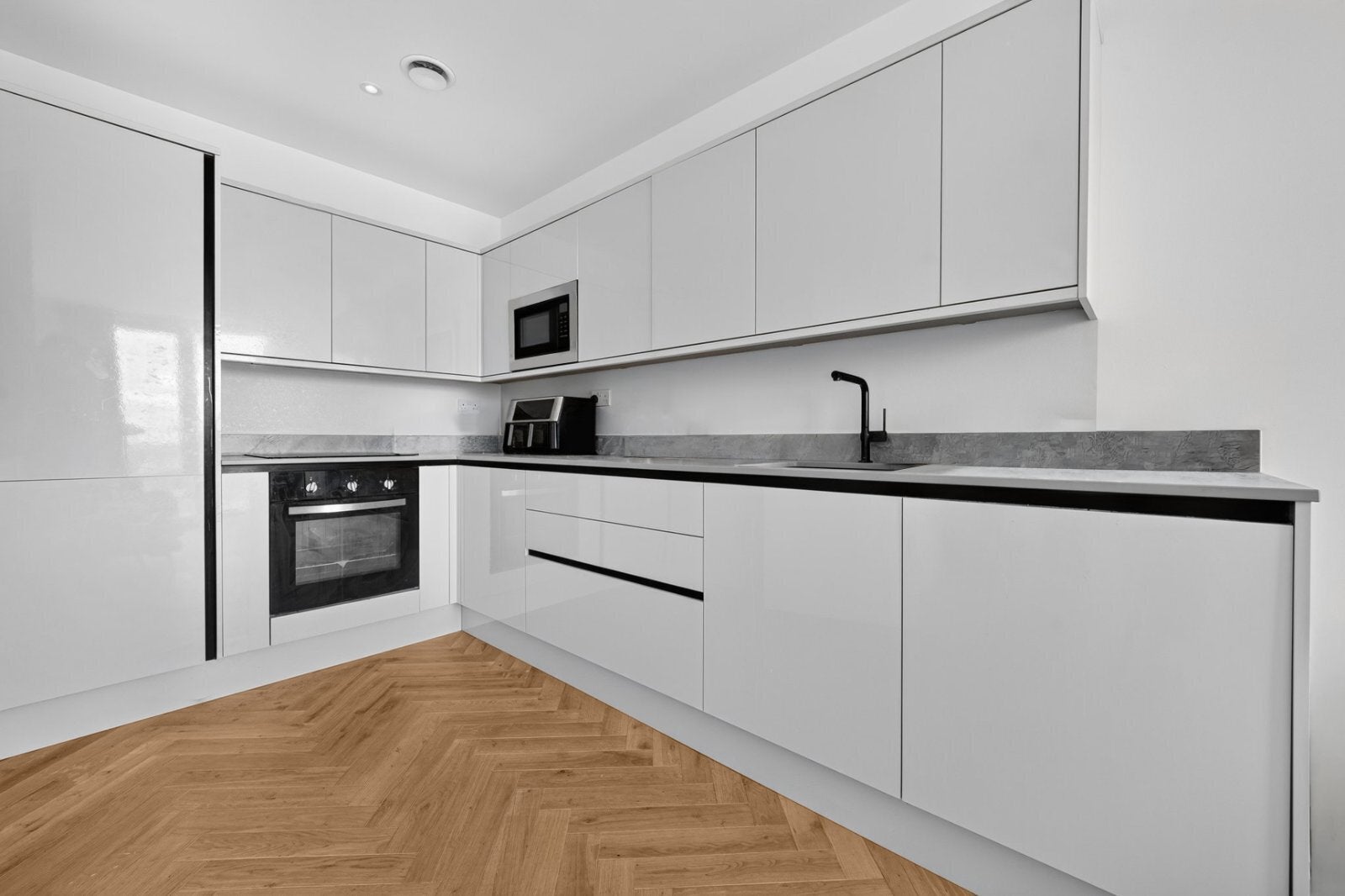 Flat Arklow Road in Greater London