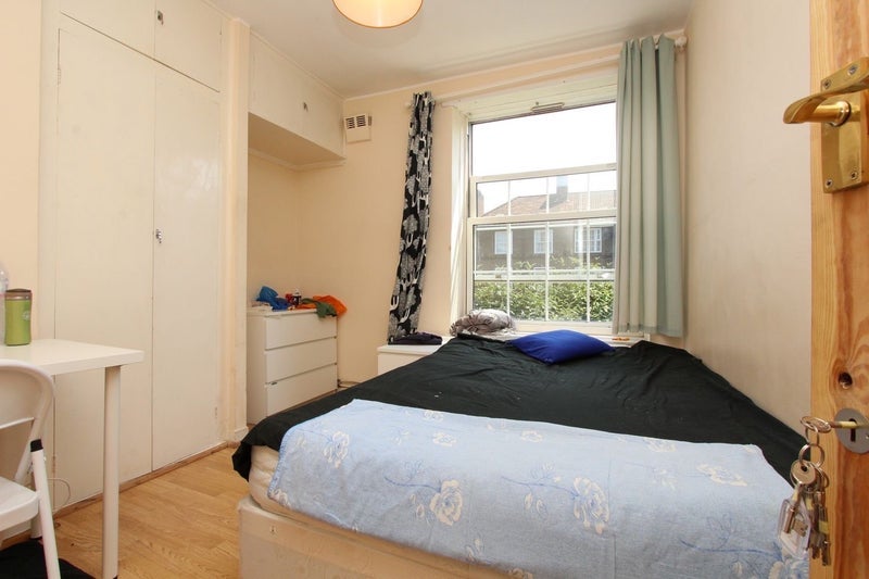 Room Falmouth Road in Greater London
