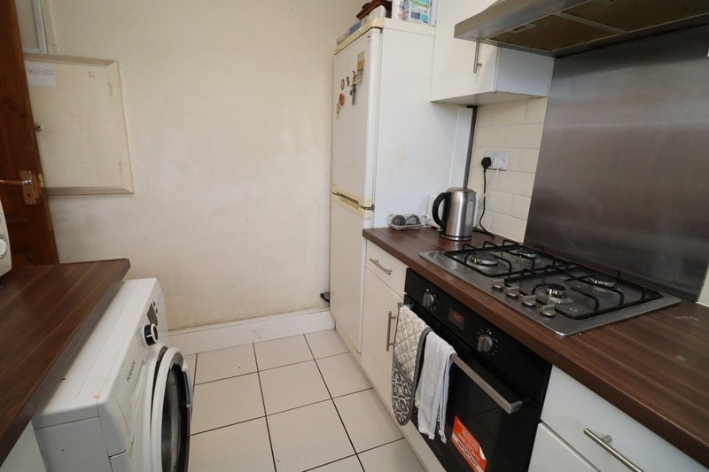 Room Falmouth Road in Greater London