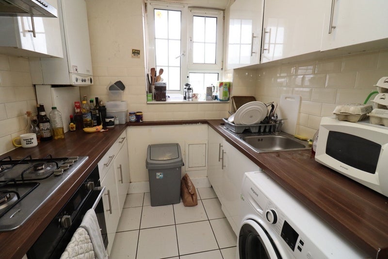 Room Falmouth Road in Greater London