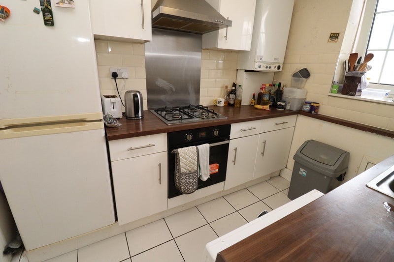 Room Falmouth Road in Greater London