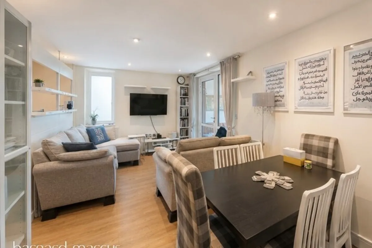 Flat Staines Road in Greater London
