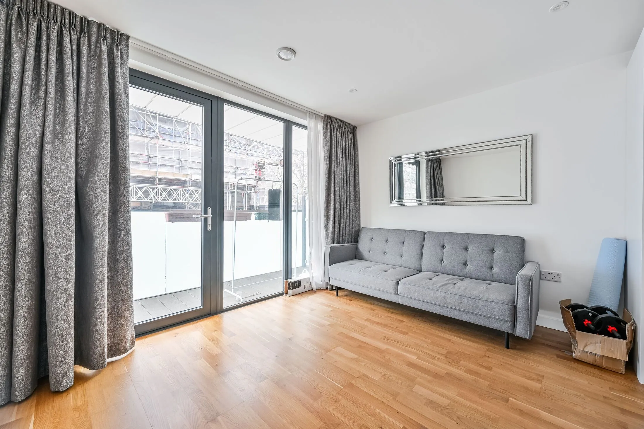 Flat Hawthorne Crescent in Greater London