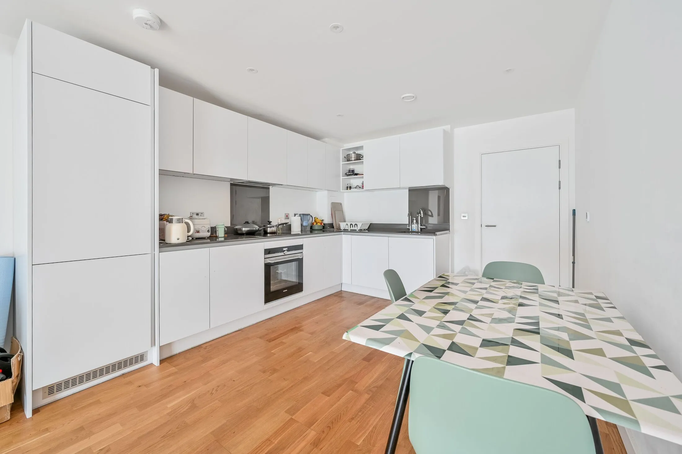 Flat Hawthorne Crescent in Greater London