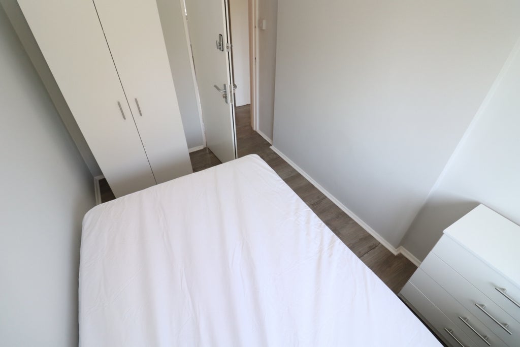Room Globe Road in Greater London