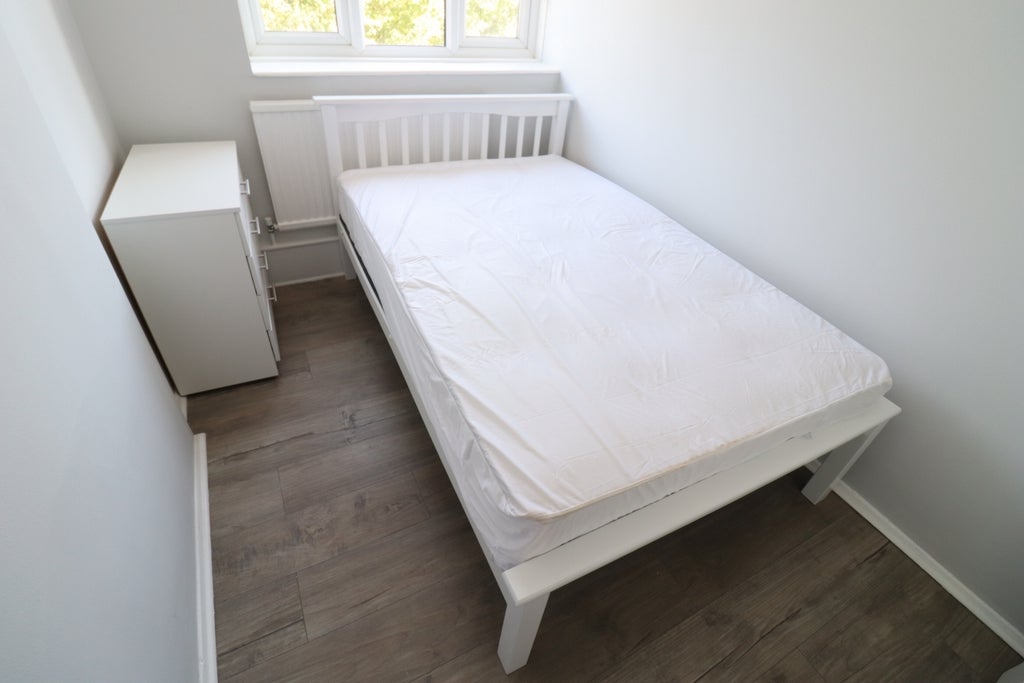 Room Globe Road in Greater London