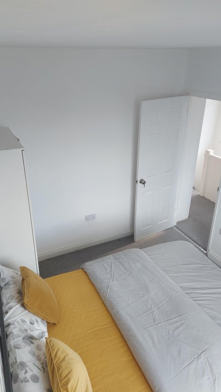 Room Henley Crescent in Braunstone Town