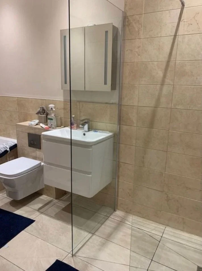 Room Suttons Lane in Greater London