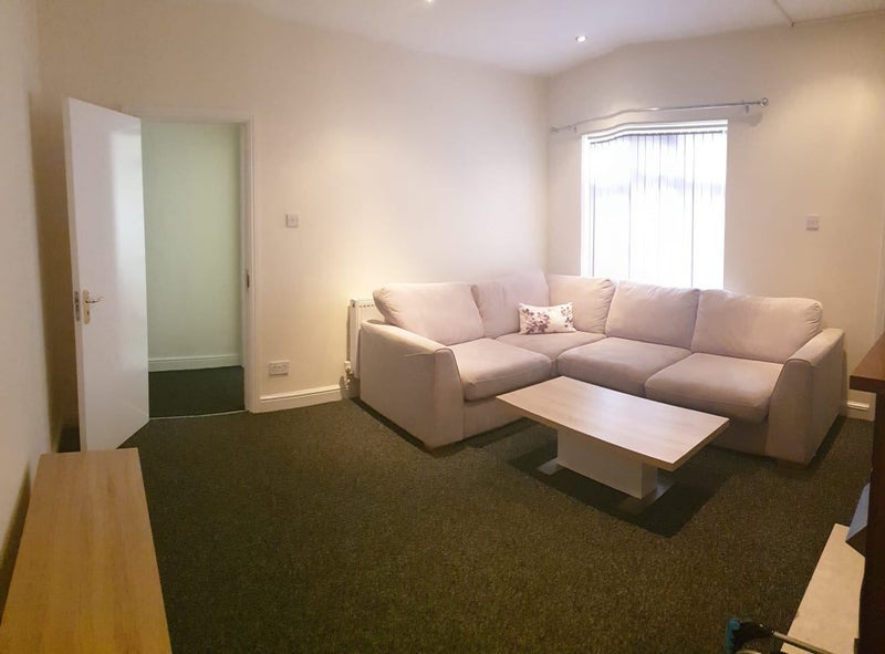 Room Wellington Road in Dudley
