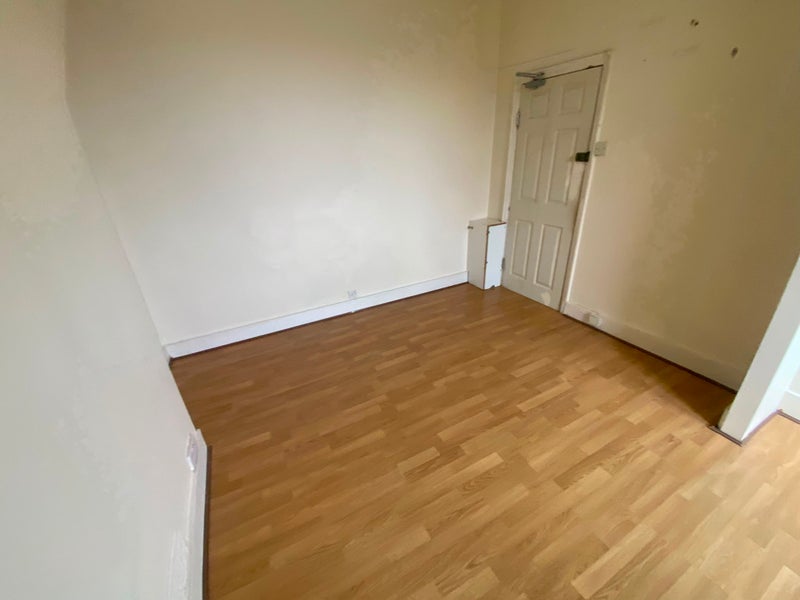 Room Callcott Road in Greater London